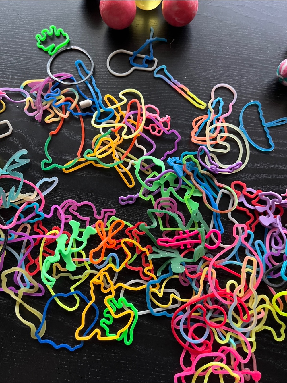 Huge Lot Silly Bandz Rubber Bands Bouncy Balls Pencil Toppers Y2K Toys - Picture 9 of 16